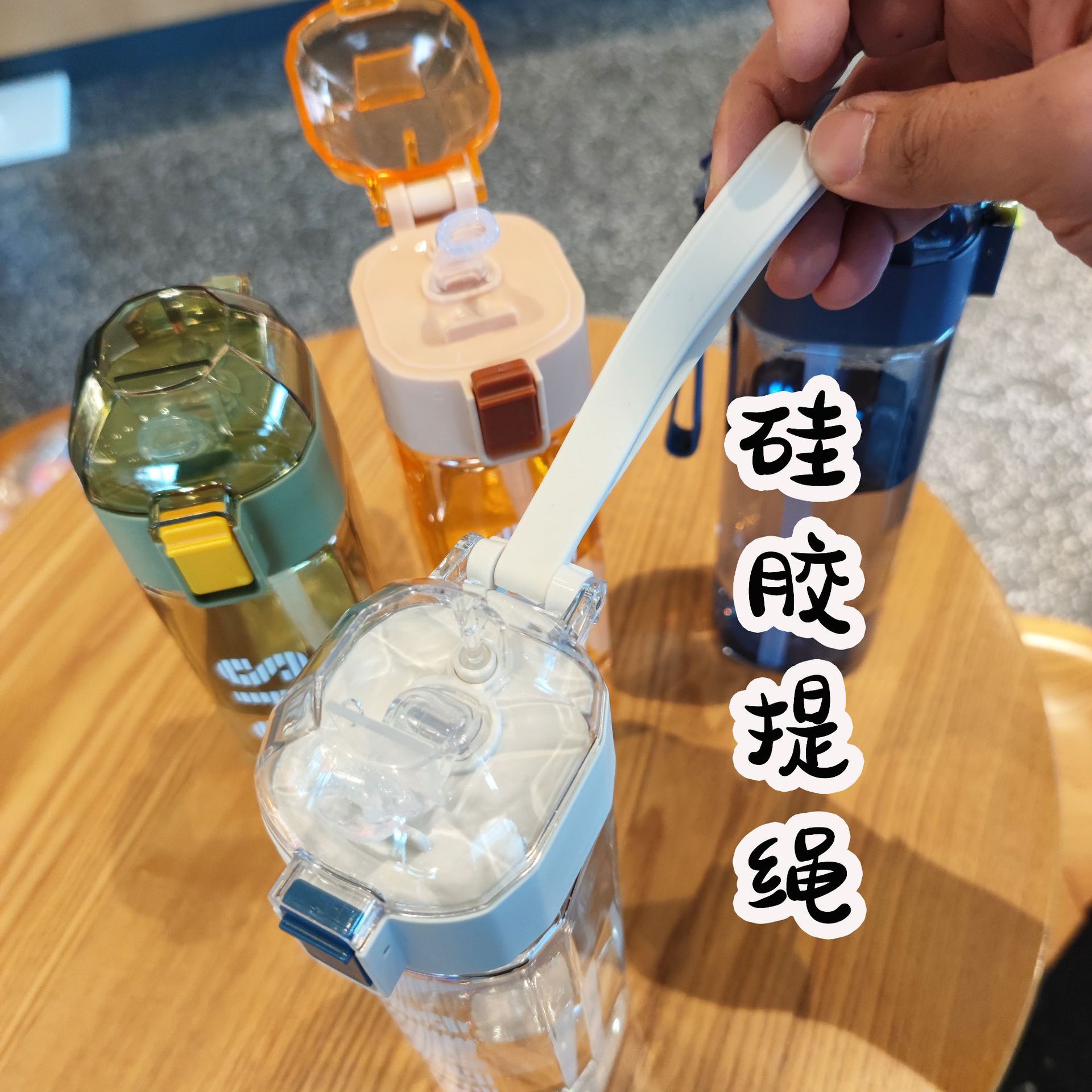 Creative new square sports and fitness water bottle, portable silicone handle, spout, straw, plastic water cup with lock Specification drawing
