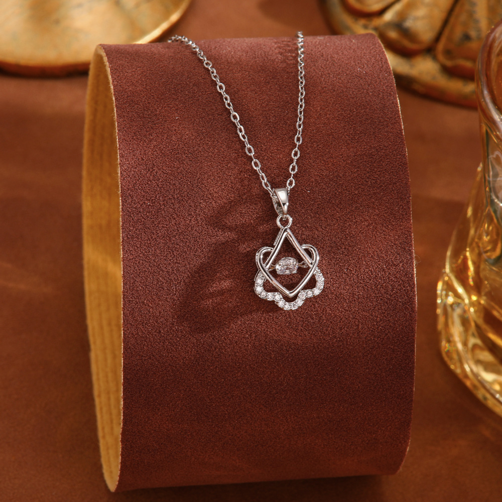 New Beating Heart necklace, women's five-pointed star and six-pointed star, dynamic and versatile pendant collarbone chain, Korean version necklace wholesale Application Scenario