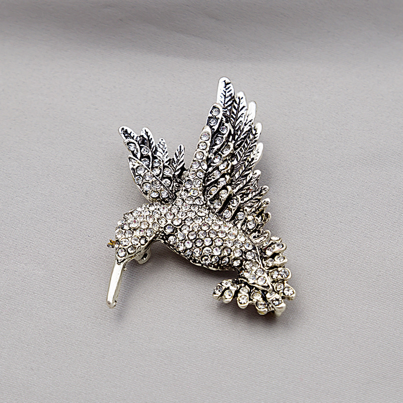 European and American trendy creative eagle brooches, retro fashion, versatile and elegant clothing accessories, suit pins, badges Specification drawing