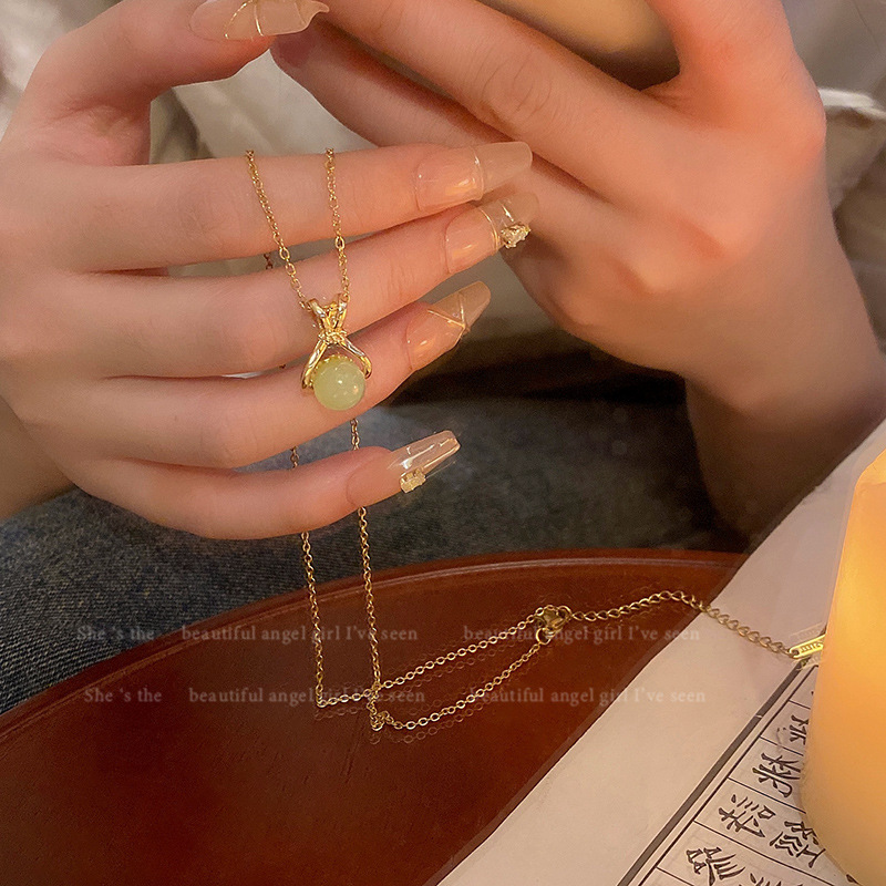 The new Chinese-style jade lucky bag, emerald green necklace, women's light luxury, niche and high-end feel, collarbone chain, personalized and best-selling neckchain accessory Application Scenario
