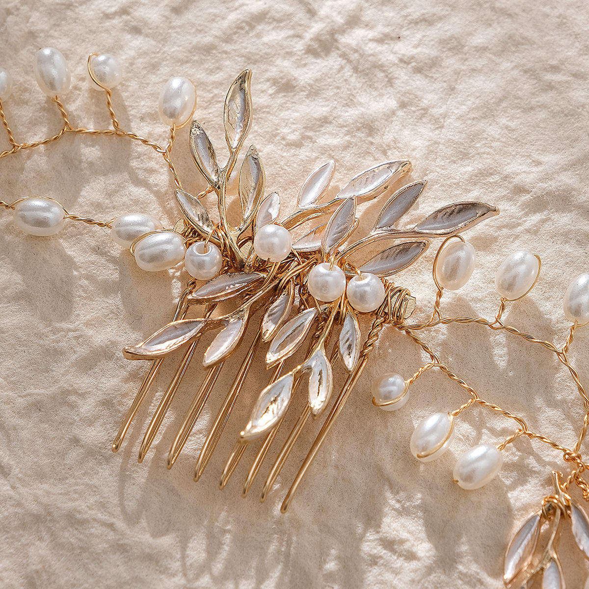 Cross-border Amazon bride headwear, high-end handcrafted hair comb, thin-coated alloy leaves, pearl bride insert comb Specification drawing