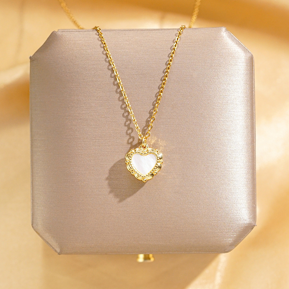 Colorful genuine shell heart titanium steel necklace, women's niche design sense, light luxury collarbone chain, popular online celebrity, non-fading accessory wholesale full figure