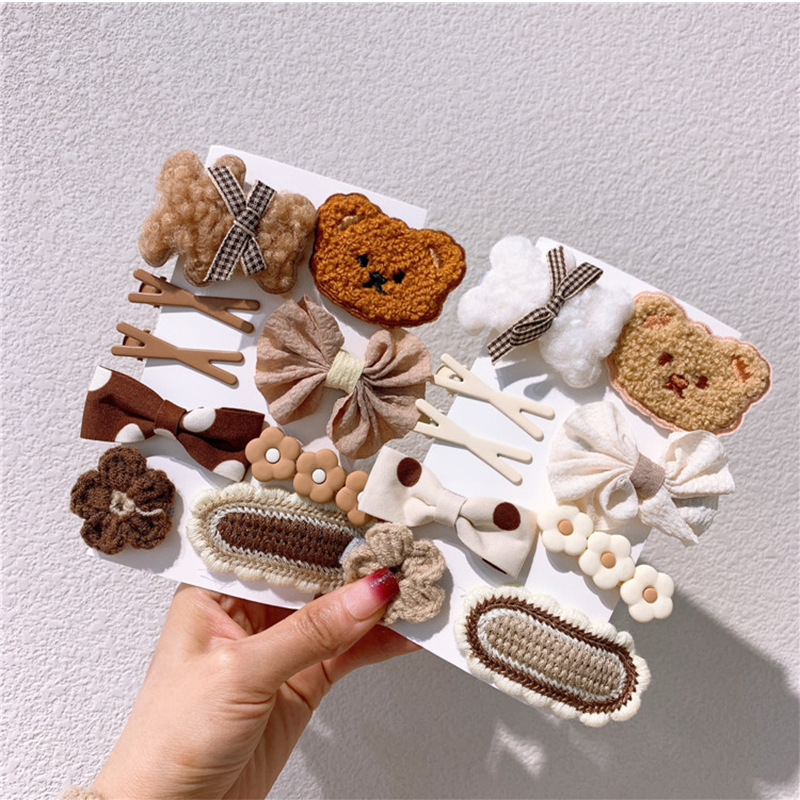 Autumn and winter plush hair clips, a popular 2022 new style bangs side clip headwear, children's hair clips, cute female clips details Picture