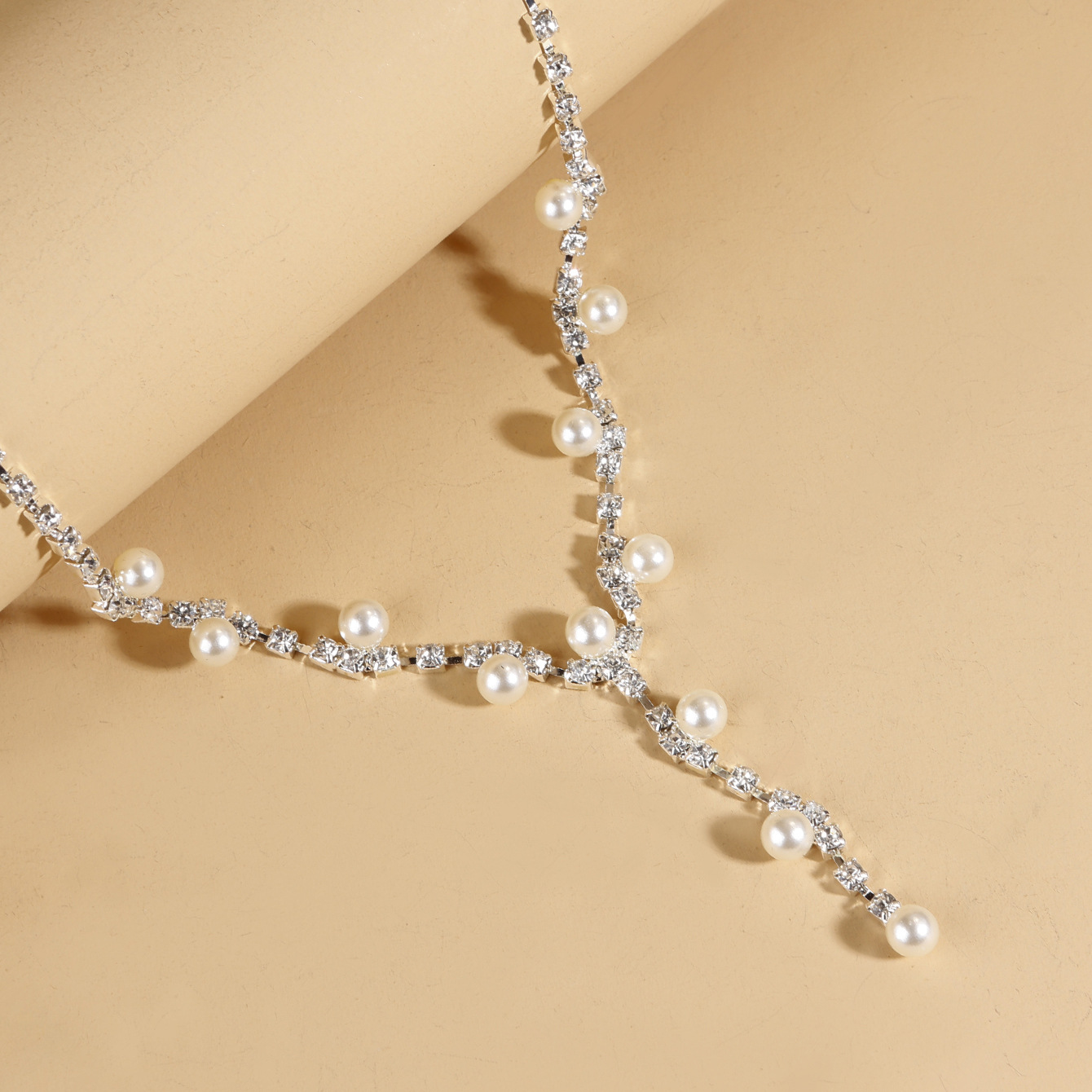 European and American cross-border pearl necklace bride set, fashionable and classic wavy diamond ring earrings necklace set N6196 details Picture