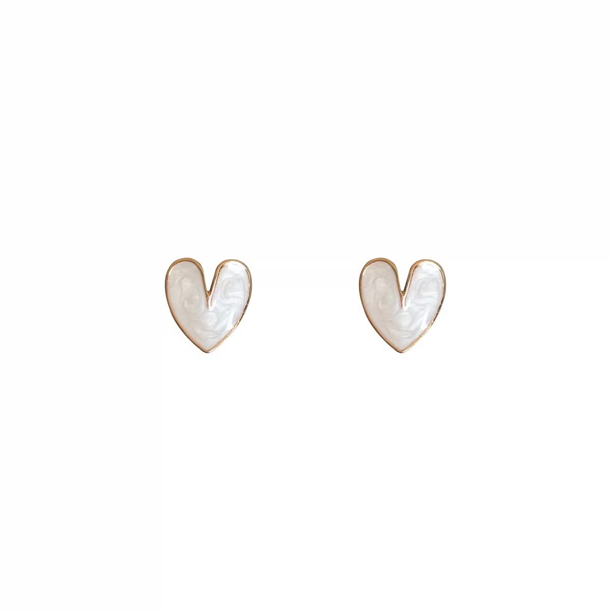 French retro heart-shaped earrings, a niche high-end design for women, fashionable and versatile light luxury earrings, 925 silver needle wholesale Item Picture