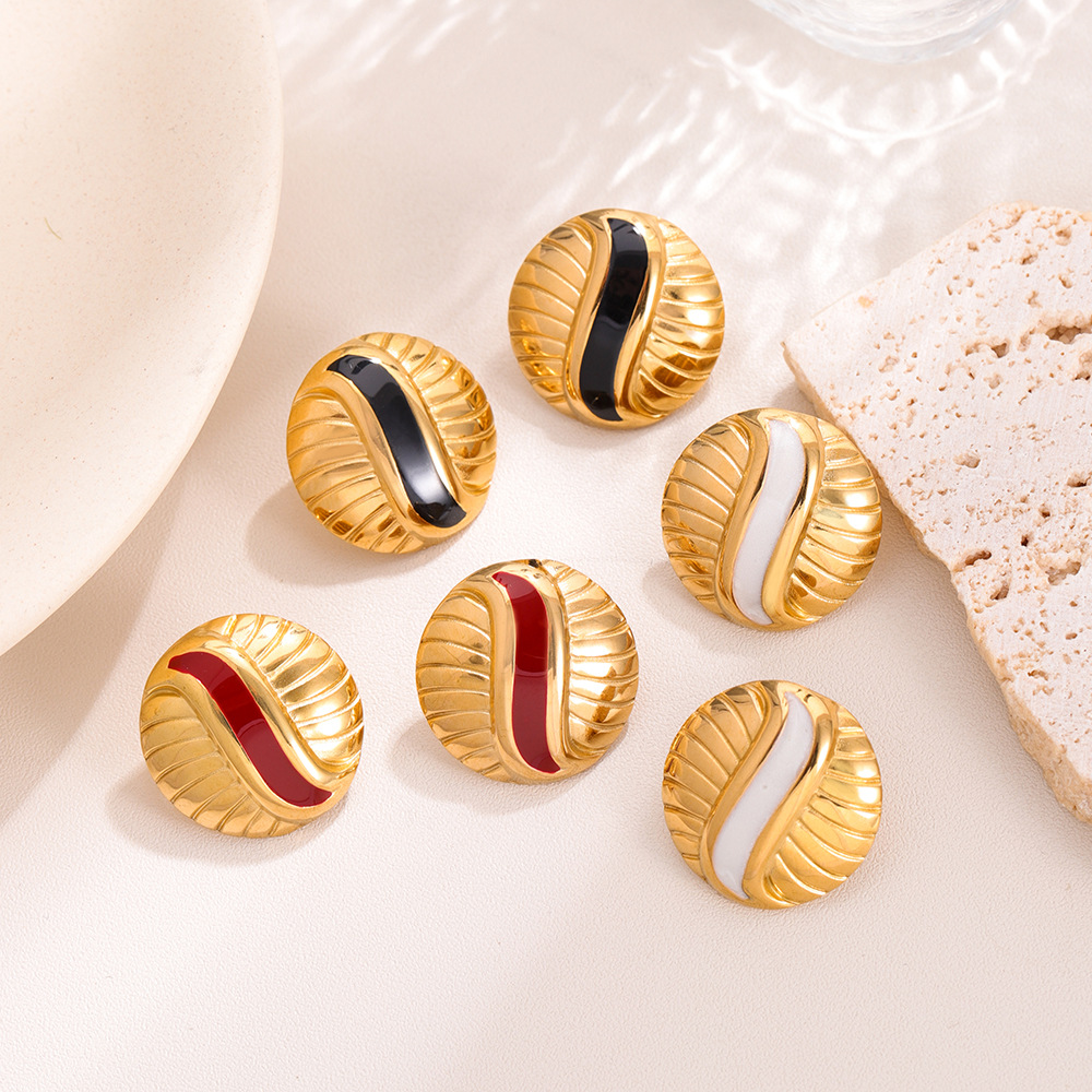Titanium steel vacuum gold-plated oil-dripping ear studs for women, anti-color fading, light luxury, niche, popular in Europe and America, cross-border, dark style, high-end feel details Picture