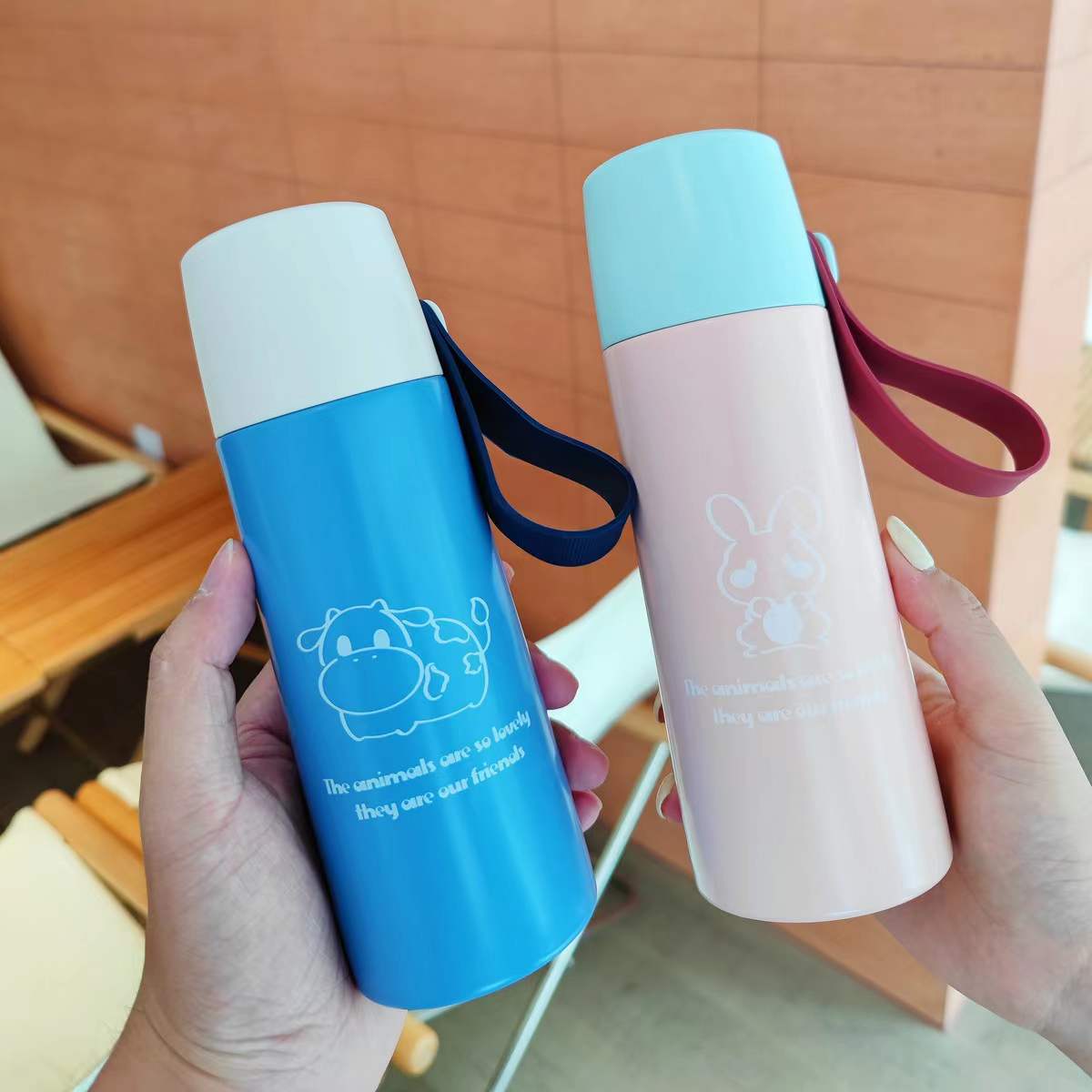 Simple color-blocking insulated cup with handle, portable cartoon water cup, creative student couple stainless steel cup with lid details Picture