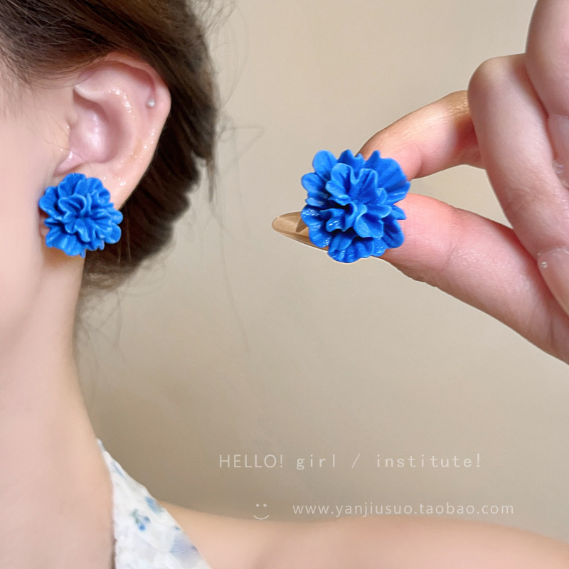Blue three-dimensional pleated flower personalized stud earrings, women's fashion, high-end, niche design, simple, exquisite and fashionable earrings details Picture