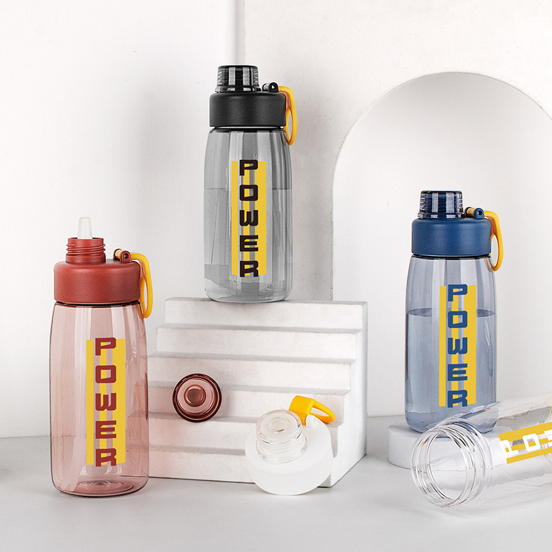 Fitness sports water cup, straw cup, 550ml, fashionable letter printed space cup, plastic water cup with handle full figure
