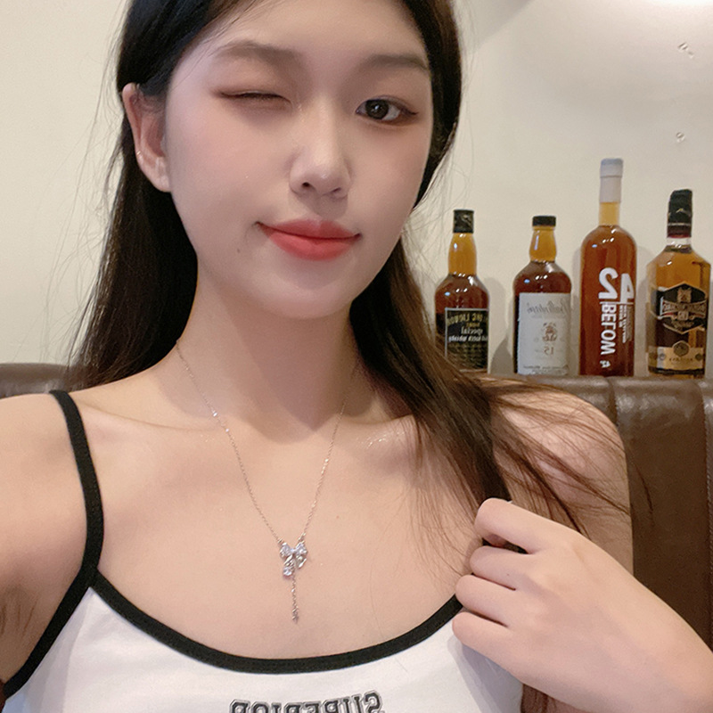 Wholesale of the 2023 autumn new bow zircon pendant necklace with a cold and elegant style for women, versatile collarbone chain Specification drawing