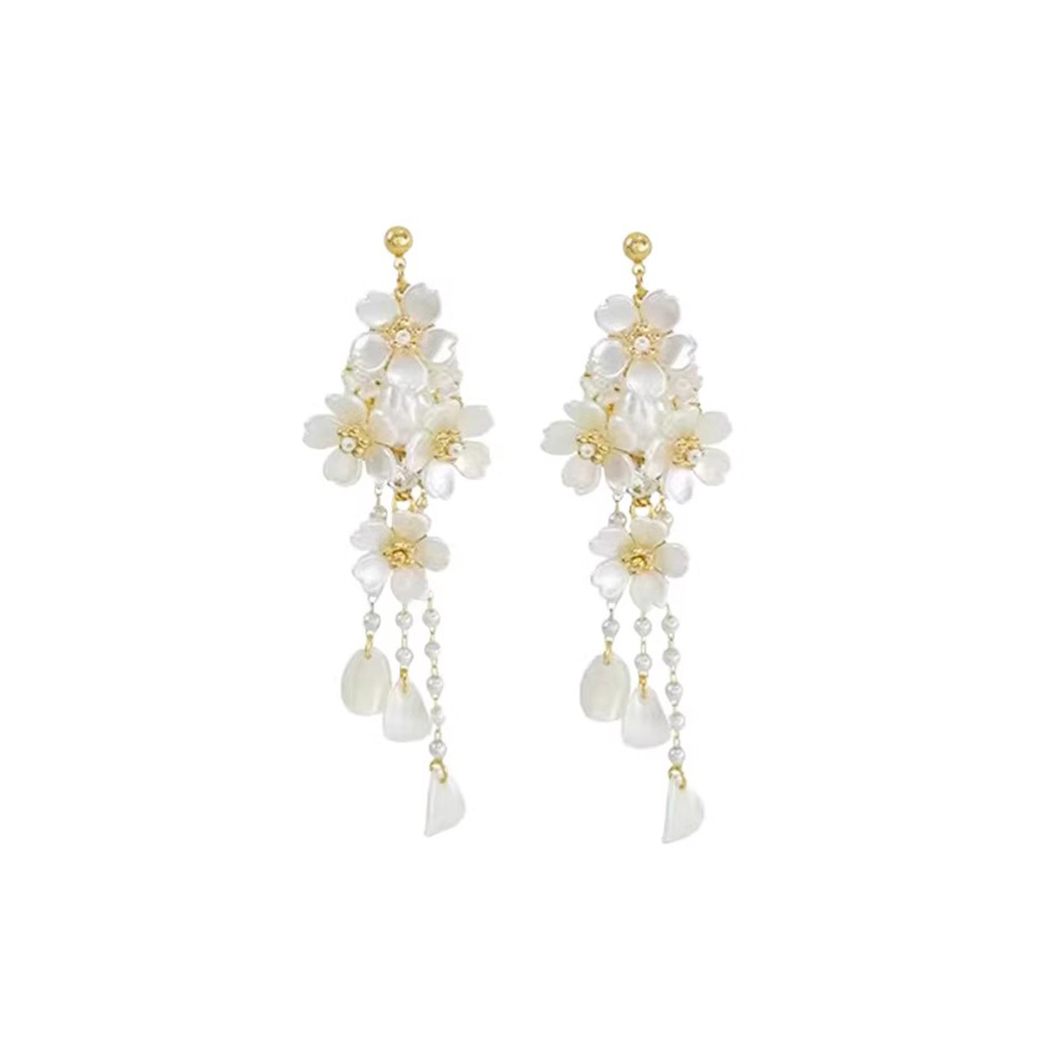 Baroque white petal earrings, a woman's ethereal charm, pearl tassel stud earrings, a new 2025 bestseller and Internet celebrity earrings Item Picture