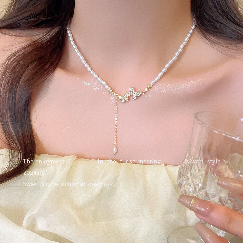 The dreamy butterfly pearl necklace from Japan and South Korea is a fashionable, light luxury and high-end style for women. It features a unique collarbone chain and a trendy necklace accessory Specification drawing