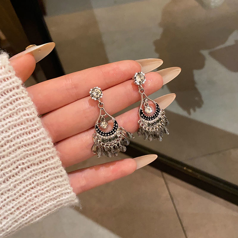 New Chinese ethnic style hollowed-out teardrop earrings, versatile and elegant tassel earrings, personalized and high-end earrings wholesale Specification drawing