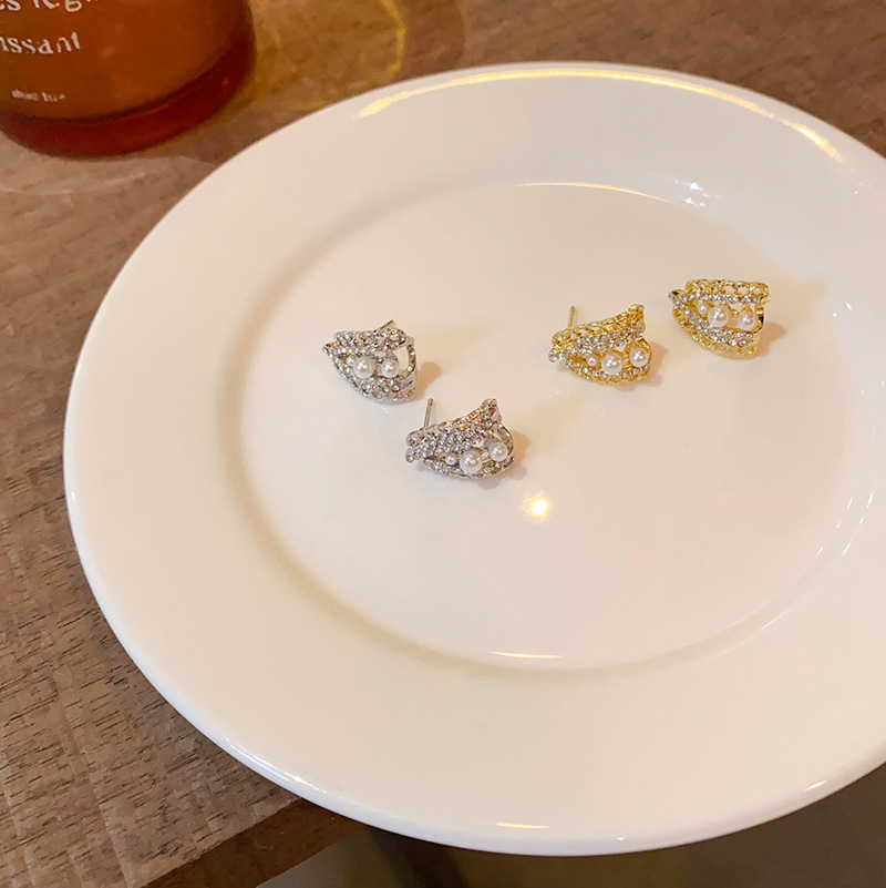 High-end micro-inlaid zircon pearl lace earrings, light luxury, retro, simple and versatile stud earrings, individual bestsellers Specification drawing