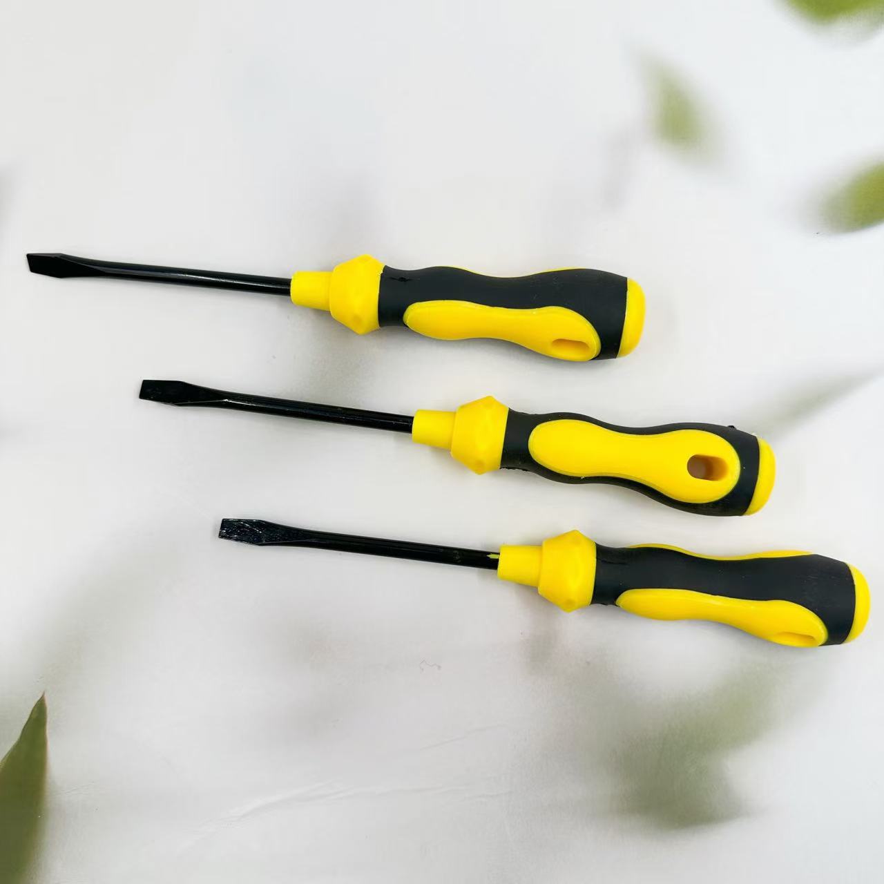 3-inch flat-head screwdriver, strong magnetic screwdriver, multi-functional manual screwdriver, 1 yuan, 2 yuan, general merchandise Specification drawing