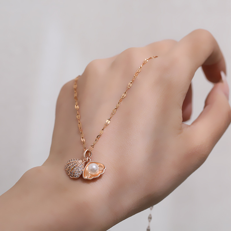 Korean 18k rose gold shell pearl pendant that doesn't fade, a popular diamond-encrusted collarbone chain with a niche design sense details Picture