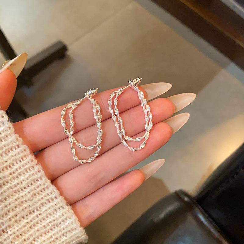 Sparkling silver double-layer chain stud earrings, cold style fashionable geometric irregular earrings, unique and elegant earrings details Picture