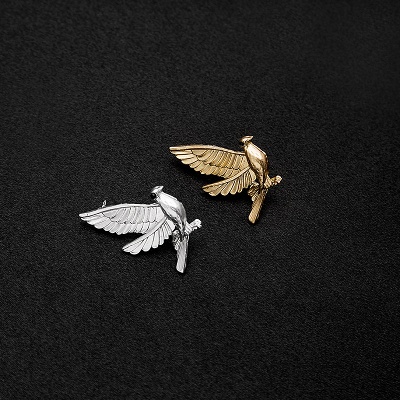 European and American versatile animal brooches, fashionable peace dove pins, simple and retro bird collar brooches and corsages details Picture