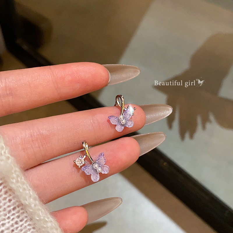 Gradient blue diamond-encrusted butterfly earrings, a high-end, light luxury, versatile and elegant pearl stud earrings, summer earrings for 2025 full figure