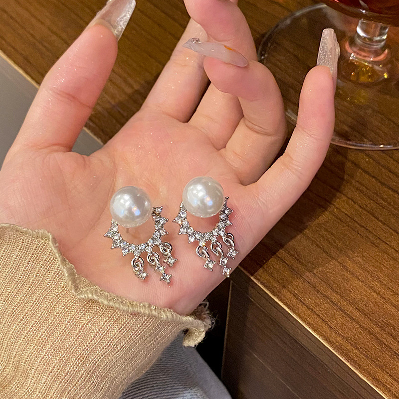 Zircon tassel pearl earrings exude feminine elegance. French tassel stud earrings exude a sense of high-end luxury. Wholesale of best-selling earrings Specification drawing