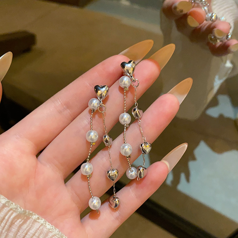 Korean-style back-hanging heart-shaped pearl tassel earrings, high-end women's light luxury earrings, long face-enhancing small earrings wholesale full figure
