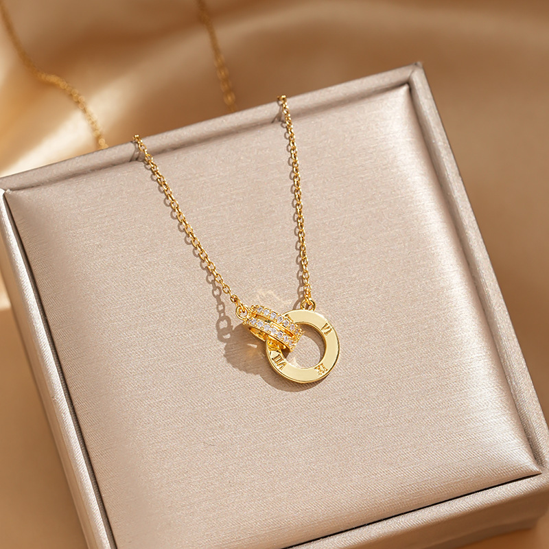 A fashionable full-diamond zirconia double-ring titanium steel necklace, a female Internet celebrity's elegant and light luxury collarbone chain, and a personalized and versatile pendant details Picture