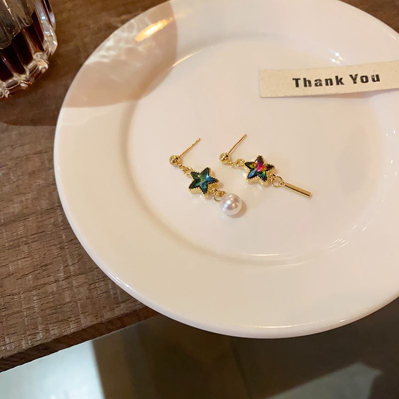 Asymmetrical dazzling star earrings, women's fashion niche pearl earrings, high-end and versatile, elegant ear accessories wholesale Specification drawing