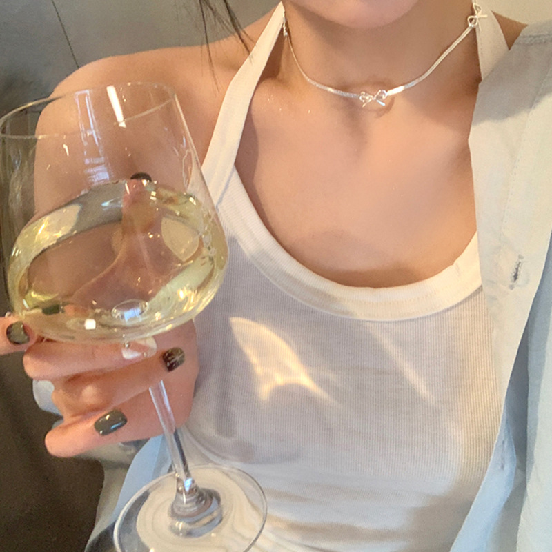 Silver bow snake bone chain necklace with a cold and cool female style, a niche design with a high-end feel, a collarbone chain, and a versatile necklace accessory details Picture