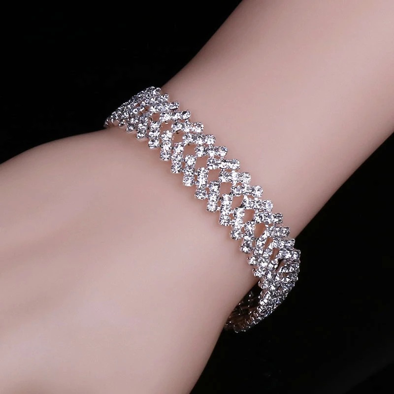 European and American high-end full-diamond teardrop bridal set, necklace, earrings, bracelet, three-piece wedding dress and accessories N6260 Application Scenario