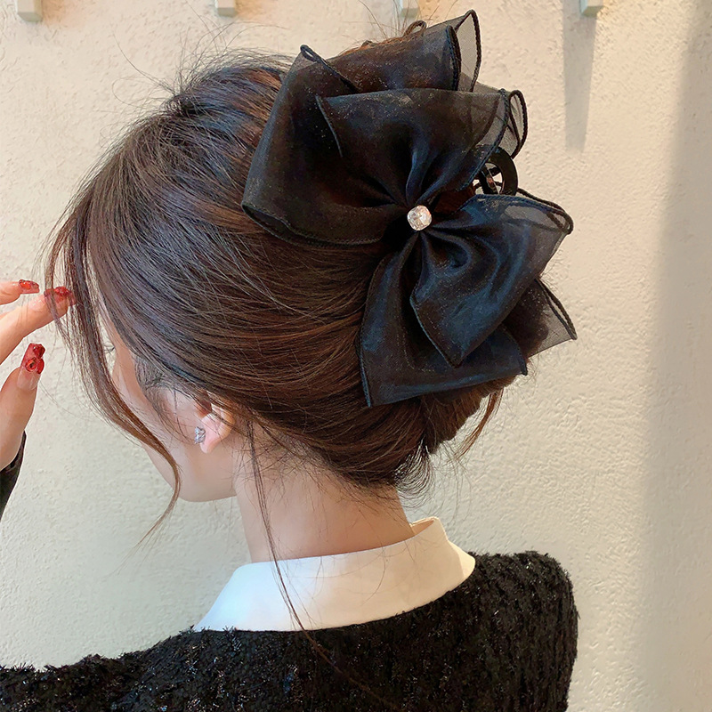 Black bow clip, "Fugitive Princess" hair accessory, high-end, large back head bun hair clip, headwear, shark clip Application Scenario