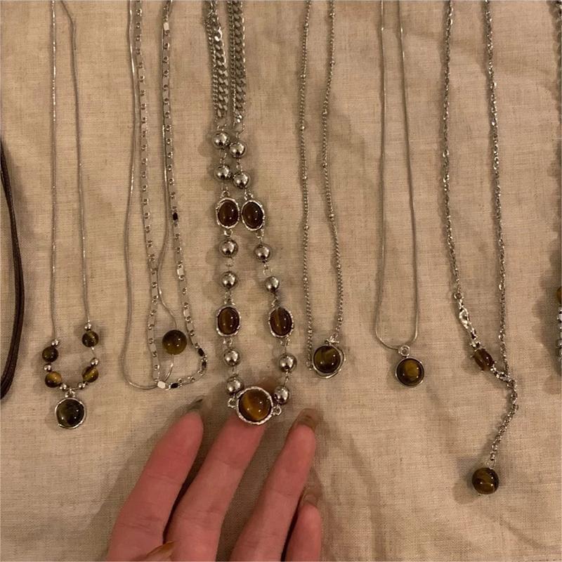 Maillard Tiger's Eye stone beaded stacked necklace for women, a light luxury and niche collarbone chain, sweet and cool, high-end retro accessory for summer full figure