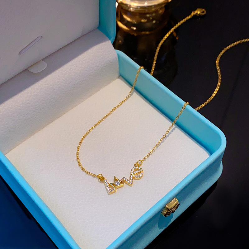 Wholesale of popular European and American crown love diamond-encrusted titanium steel pendant collarbone chain accessories with a niche and light luxury style for women Specification drawing