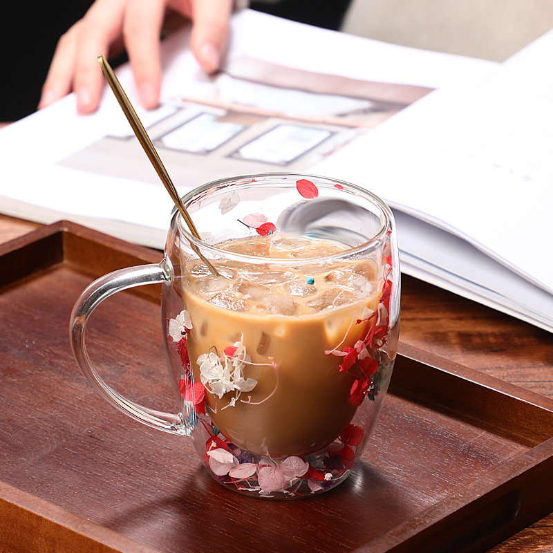 New popular petal flower-shaped glass cup, high appearance level, high-temperature resistant dried flower real flower double-layer creative high borosilicate glass cup Application Scenario