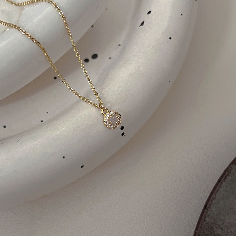 The new 2024 trendy necklace, a delicate and light luxury zircon circle necklace, is simple, fashionable and elegant for women, and a versatile collarbone chain Application Scenario
