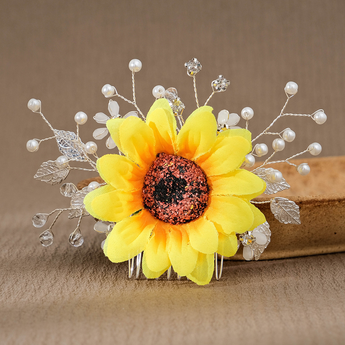 New Chinese-style bride's hair accessories: Beautiful forest-themed sunflower comb, Xiuhe Hanfu updo hair accessories, handcrafted pearl comb details Picture