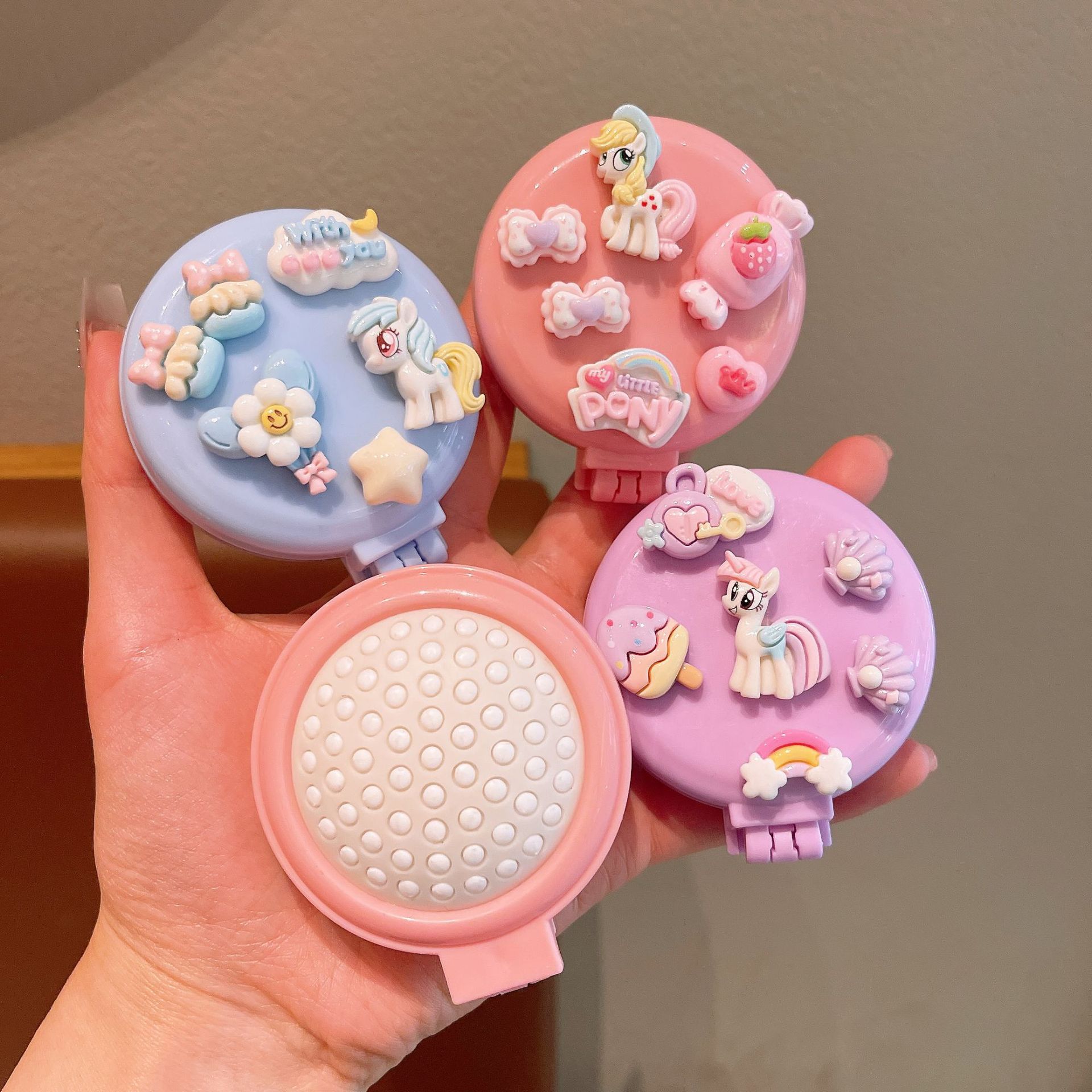 Cute portable flip cover folding airbag comb massage mini comb mirror integrated mini air cushion comb for women full figure