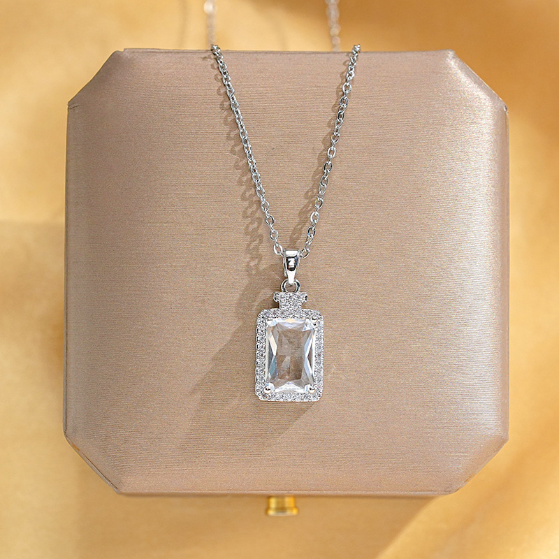Silver zircon transparent perfume bottle necklace, women's niche temperament, light luxury feel, collarbone chain, popular titanium steel jewelry wholesale details Picture
