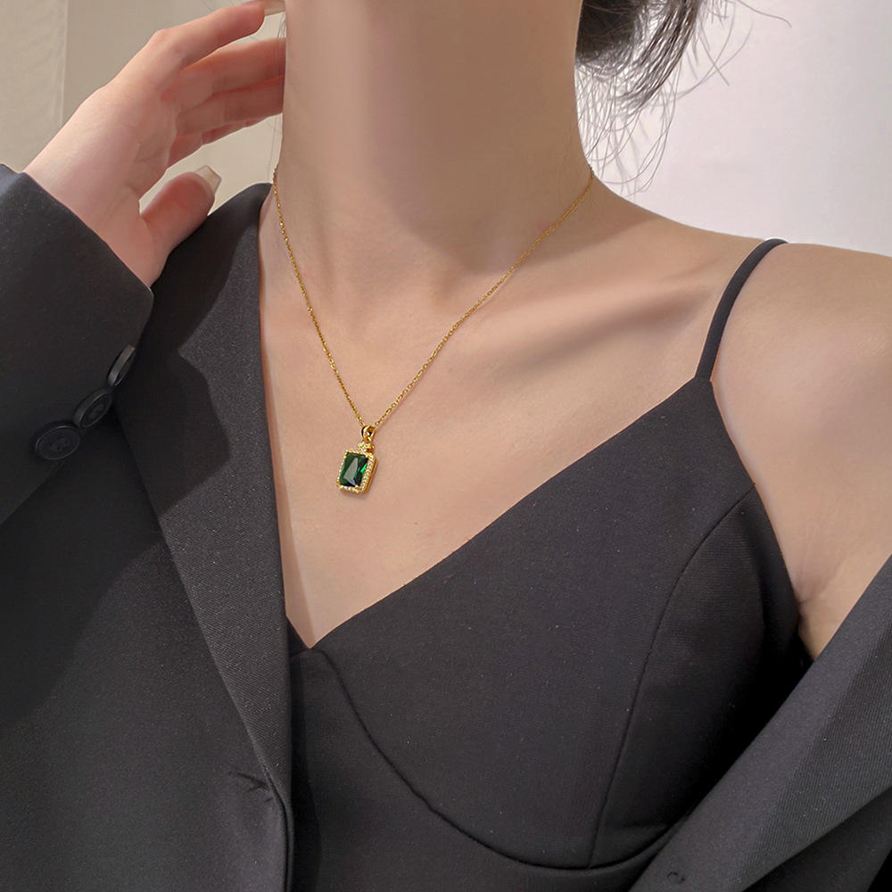 Fashionable emerald perfume bottle titanium steel necklace, women's niche light luxury geometric collarbone chain, slightly inlaid zircon jewelry details Picture