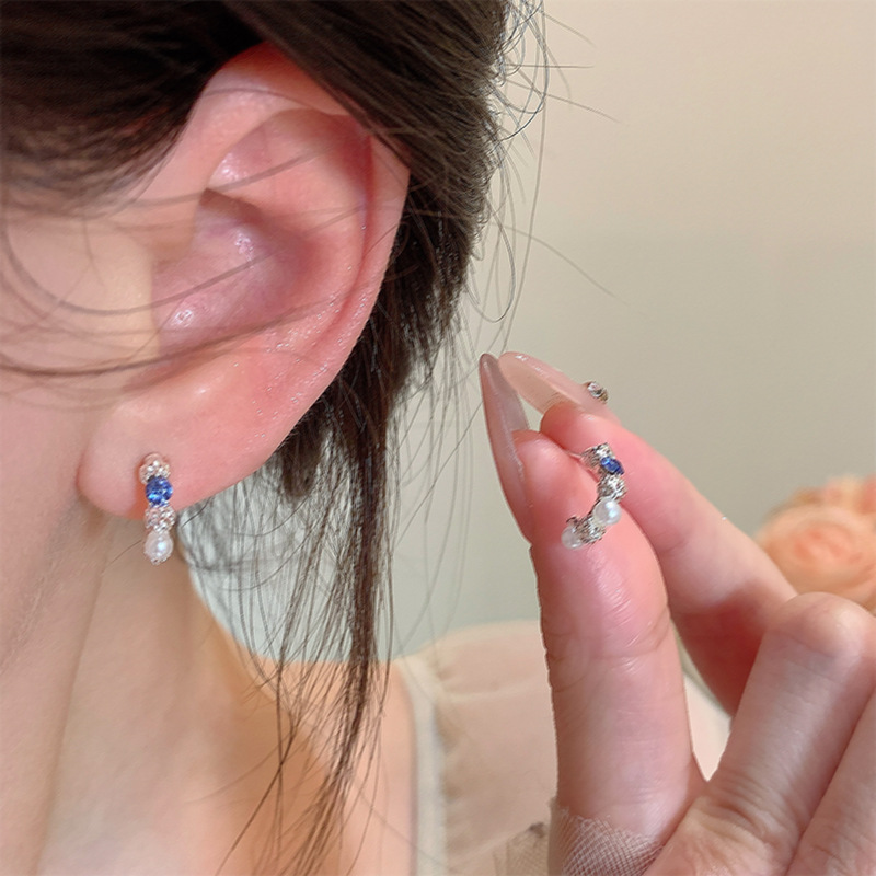 Korean-style zirconium pearl earrings for women, 2025 new style, unique and elegant stud earrings, light luxury, niche and high-end ear accessories full figure