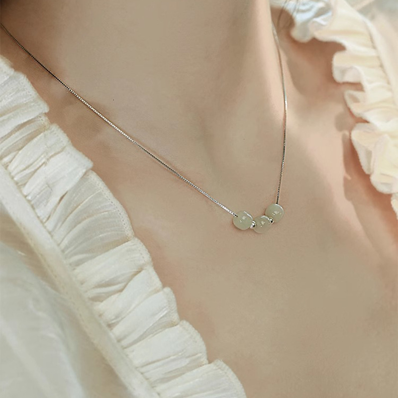 Three Hetian jade necklaces with a light luxury and niche design for women, 2023 new trendy collarbone chain and versatile pendant Specification drawing