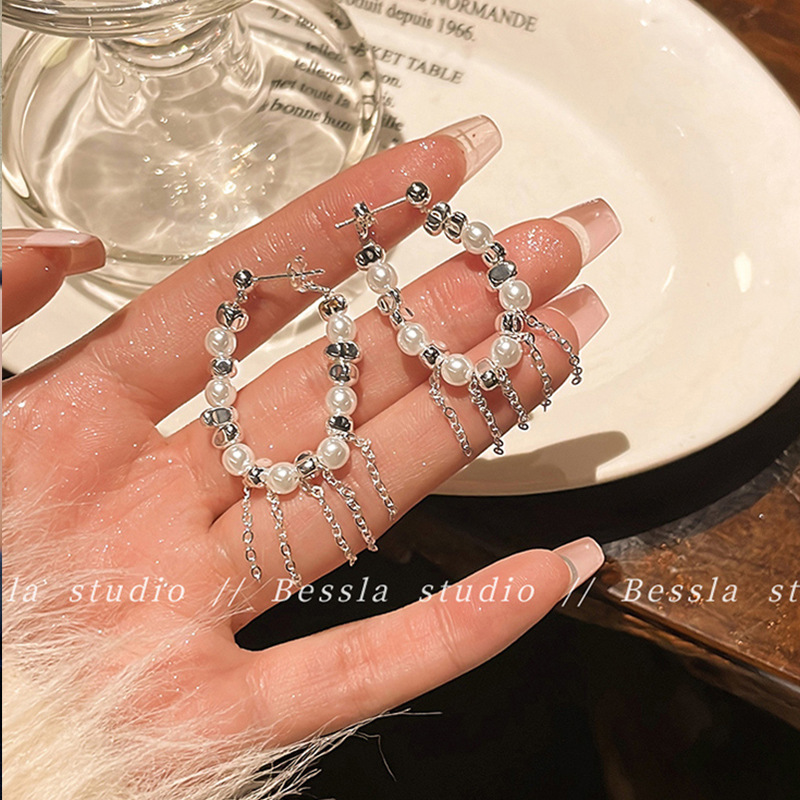Cold and elegant silver pearl earrings for women, long stud earrings, European and American fashion design, simple earrings Specification drawing