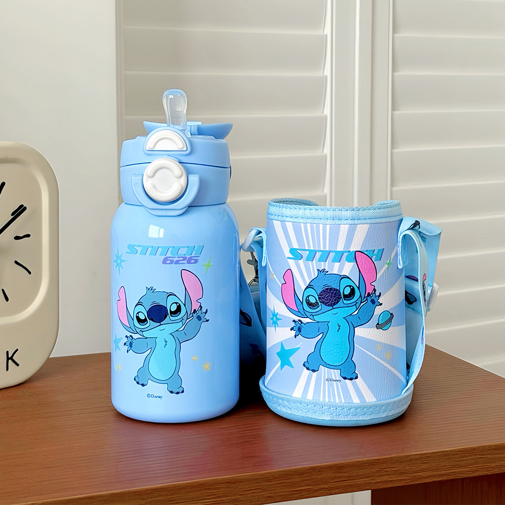 Stilzi children's insulated cup, cartoon large capacity, high appearance level water bottle, portable anti-drop, slanted span, double drinking straw cup Application Scenario
