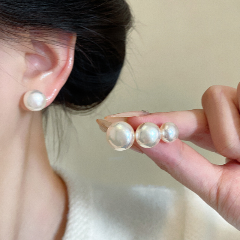 Steamed bun champagne-colored pearl stud earrings for women, light luxury, versatile, elegant and high-end, the same style of earrings as those of Internet celebrities details Picture