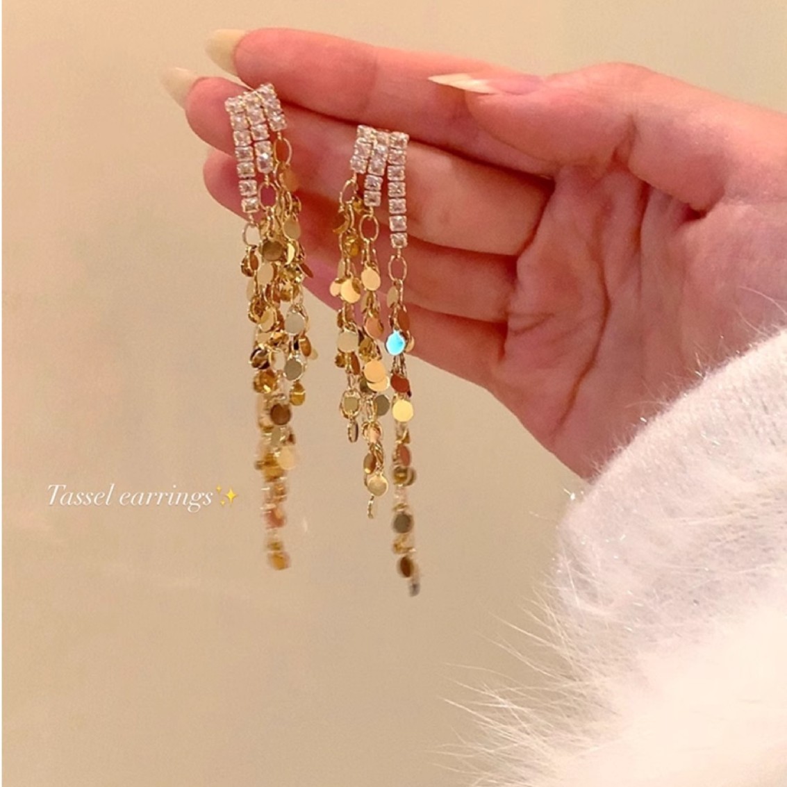 Korean-style heiress charm, sparkling diamond sequined tassel earrings, high-end and light luxury earrings for women, unique stud earrings for women, making the face look smaller Application Scenario