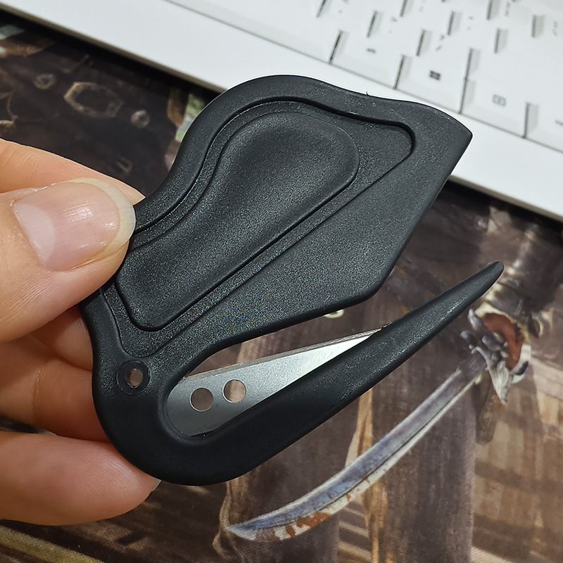 Cross-border multi-functional plastic mini box opening knife, rope cutting and sealing, express packaging film opening knife, portable box opening knife Application Scenario