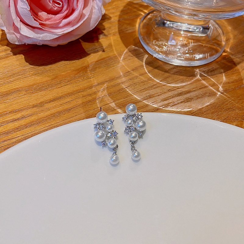 925 Silver Needle French retro pearl Stud earrings for women, ins style, fashionable and high-end design sense, versatile and elegant earrings wholesale Application Scenario