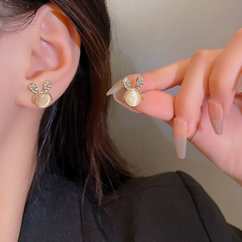 The small rabbit-head ear stud earrings from Dongdaemun, South Korea, are designed with a unique and distinctive cat's eye stone style. They are high-end and diamond-encdiamond earrings for women details Picture