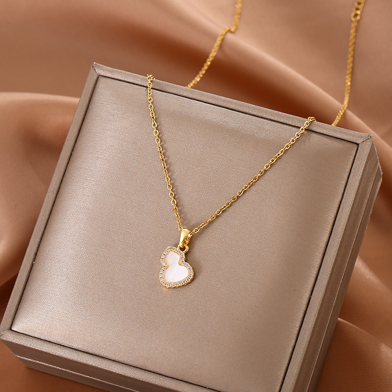 A new Japanese and Korean style shell gourd titanium steel necklace with a unique design for women, simple and versatile pendant, and a popular neck chain full figure
