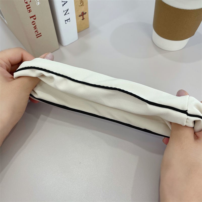 Retro French large intestine band hair tie for women in autumn and winter, Korean style, versatile and simple hair tie, elastic and large intestine hair tie Application Scenario