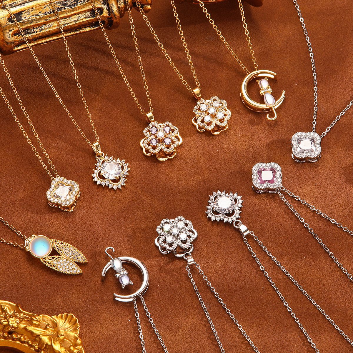 Wholesale of new Korean pink diamond four-leaf clover necklace, high-end, niche, light luxury, simple and slightly inlaid zircon titanium steel collarbone chain full figure